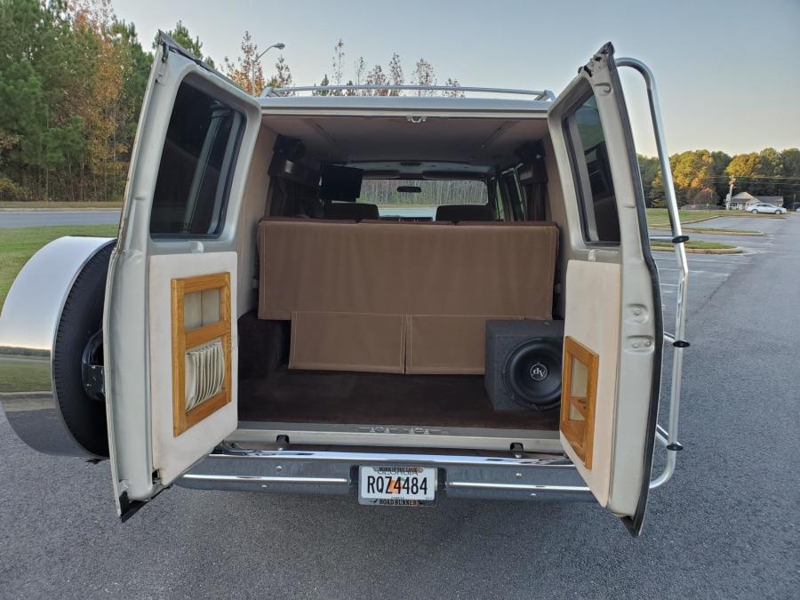 Багажник Chevrolet G20 Conversion Van  (CG21305) 1988 года  (фото 234 из 257)